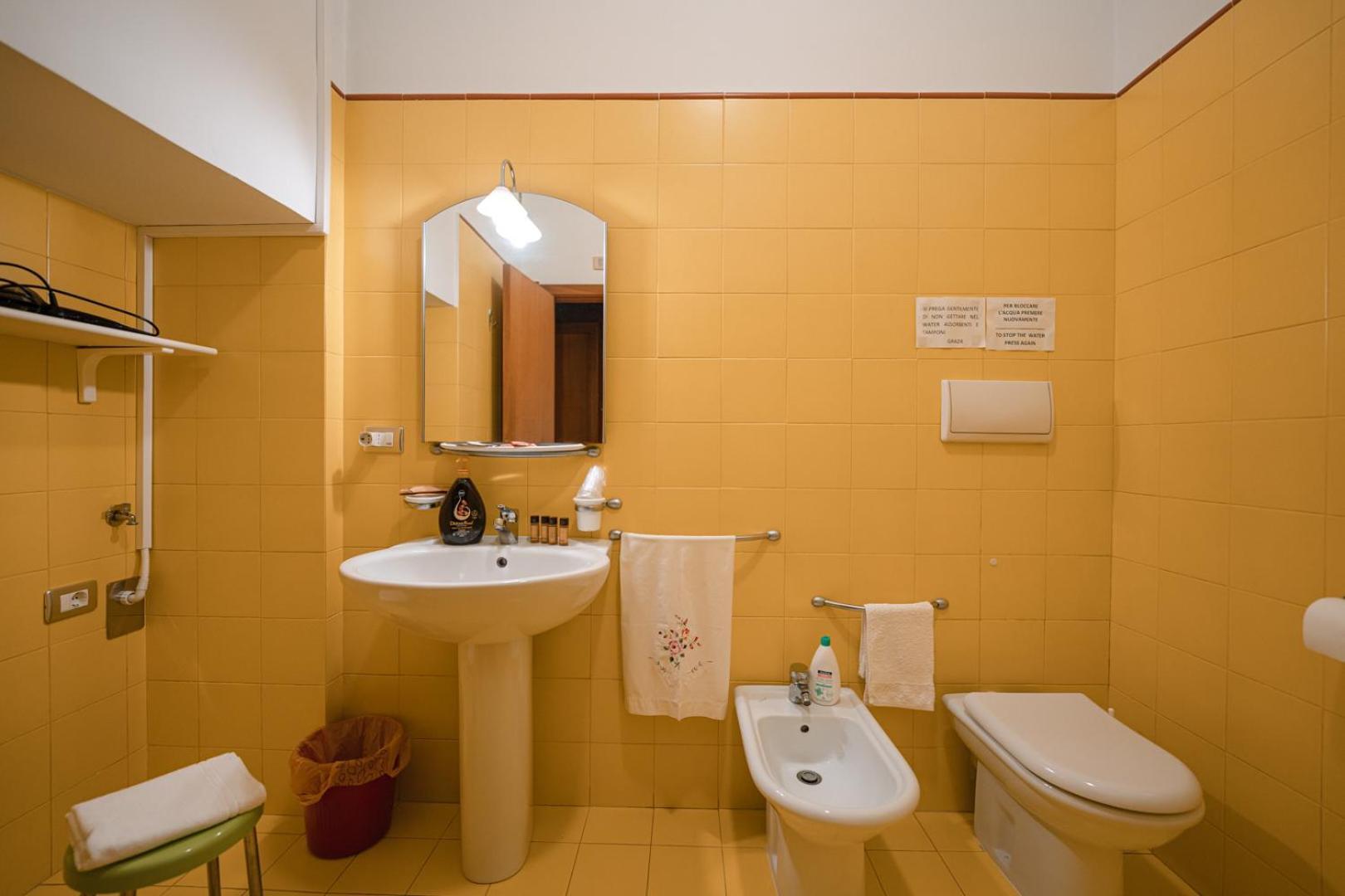 La Piccola Torre Hotel Bisceglie Buitenkant foto