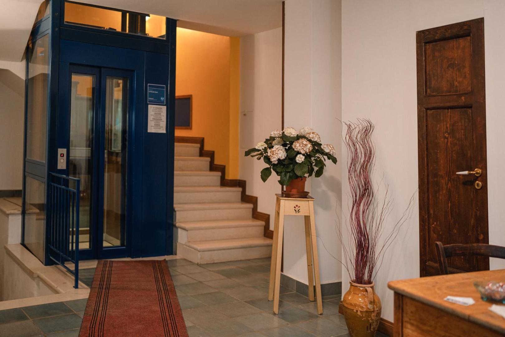 La Piccola Torre Hotel Bisceglie Buitenkant foto